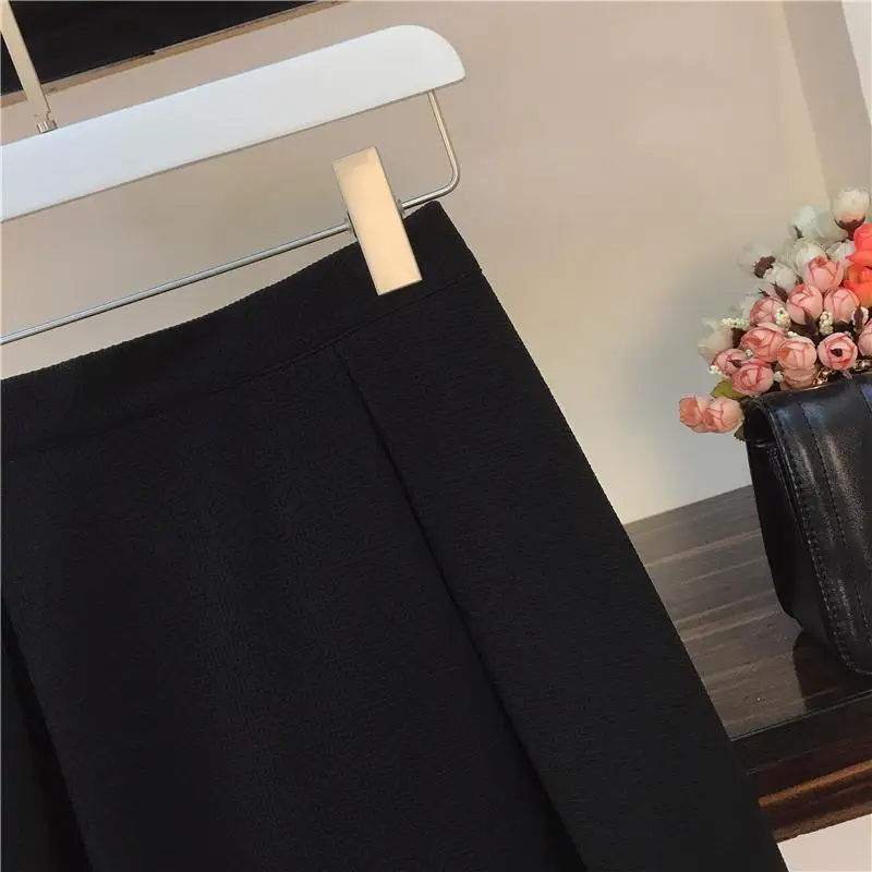 Autumn and Winter New Large-size Women's Clothing Covering Meat, Showing Thinness and Reducing Age, Small Fragrance Suit
Autumn and Winter New Large-size Women's Clothing Covering Meat, Showing Thinness and Reducing Age, Small Fragrance Suit