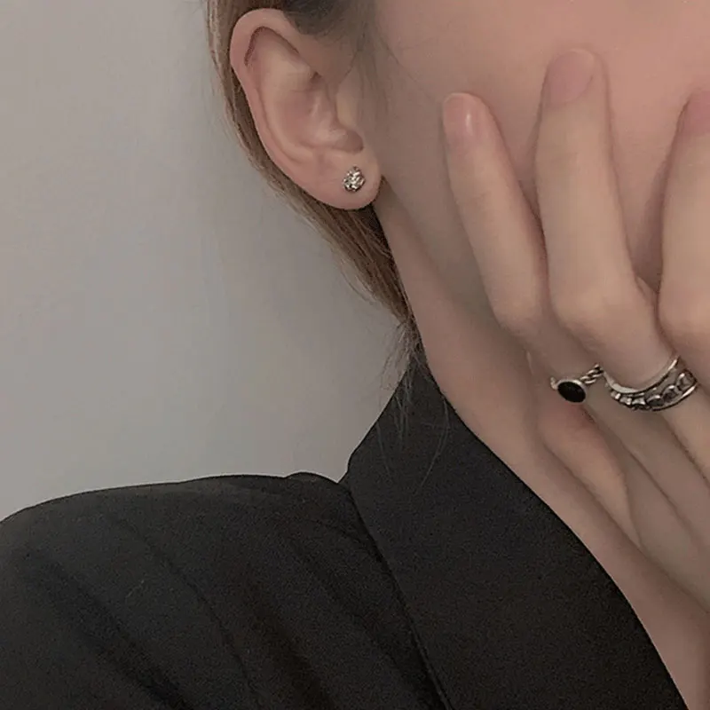 Женские летние серьги из стерлингового серебра S925, дизайнерские серьги в нише из метеорита, роскошные серьги с высоким чувством простоты и ...
Женские летние серьги из стерлингового серебра S925, дизайнерские серьги в нише из метеорита, роскошные серьги с высоким чувством простоты и ...