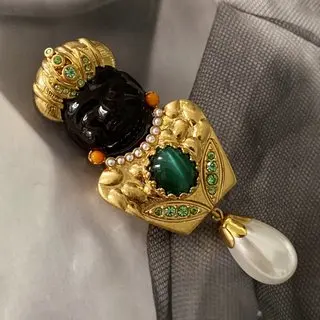 Европейская и американская средневековая серия египетская королева черная красивая брошь
Европейская и американская средневековая серия египетская королева черная красивая брошь