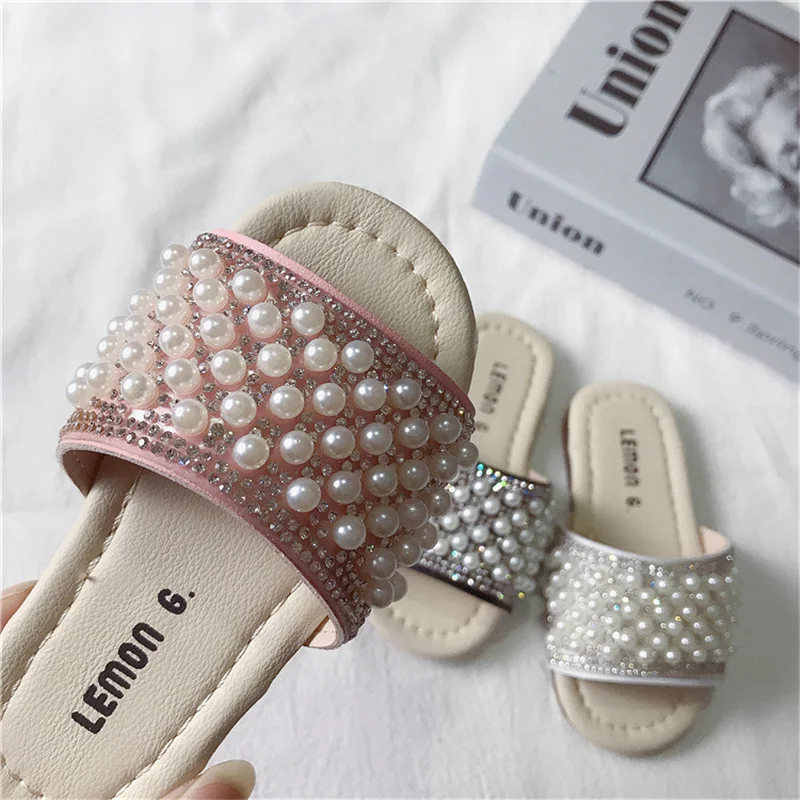 Children's Sandals And Slippers 2021 Summer Non-Slip Soft-Soled Shoes Korean Girls Pearl Rhinestone Princess Shoes Flip-Flops
Children's Sandals And Slippers 2021 Summer Non-Slip Soft-Soled Shoes Korean Girls Pearl Rhinestone Princess Shoes Flip-Flops