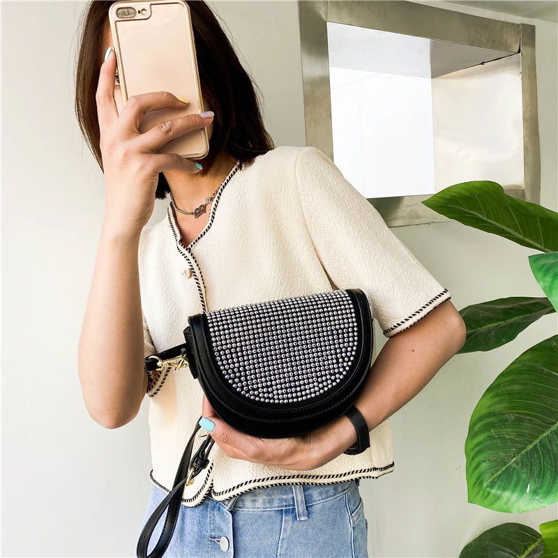 Soft PU Leather Shoulder Bags for Women 2021 Everyday Style Pu Leather Ladies Crossbody Bag Slatch High Quality Semi-circle Bag
Soft PU Leather Shoulder Bags for Women 2021 Everyday Style Pu Leather Ladies Crossbody Bag Slatch High Quality Semi-circle Bag