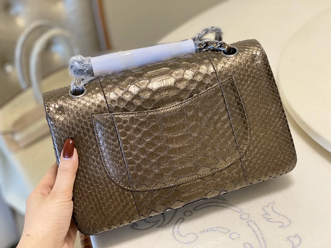 2020 Brand Luxury Women Shoulder Bags Real Python Skin Multicolor Handbag Fashion Ladies Leather Bags Built-in deerskin
2020 Brand Luxury Women Shoulder Bags Real Python Skin Multicolor Handbag Fashion Ladies Leather Bags Built-in deerskin