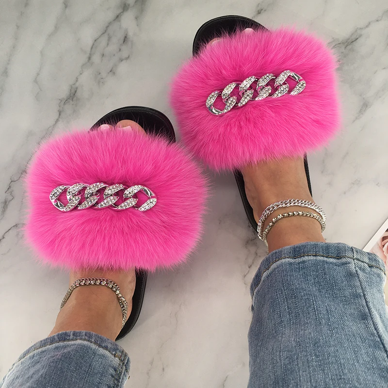 Меховые тапочки с цепочкой, летние пушистые тапочки, женские шлепанцы из натурального меха, шлепанцы с мехом, женские сандалии на плоской по... 
Меховые тапочки с цепочкой, летние пушистые тапочки, женские шлепанцы из натурального меха, шлепанцы с мехом, женские сандалии на плоской по...
