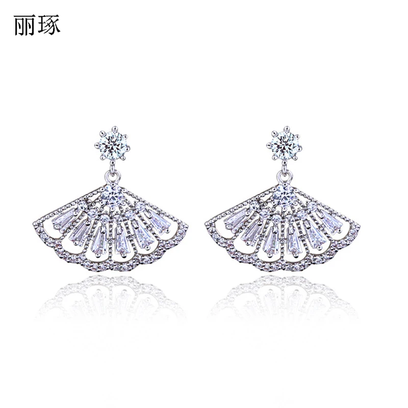 Simple and stylish temperament earrings pin fan-shaped earrings micro-inlaid zircon personality wild earrings
Simple and stylish temperament earrings pin fan-shaped earrings micro-inlaid zircon personality wild earrings