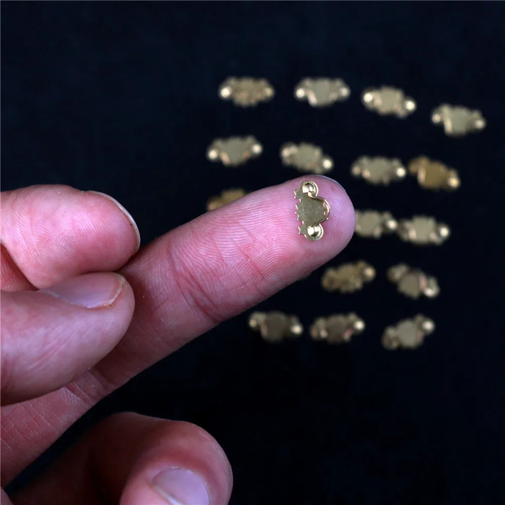 20pcs 1/12 Hardware Golden Metal Drawer Handle Pulls Toys Dollhouse Miniatur Furniture for Children Kids Doll House Accessories
20pcs 1/12 Hardware Golden Metal Drawer Handle Pulls Toys Dollhouse Miniatur Furniture for Children Kids Doll House Accessories