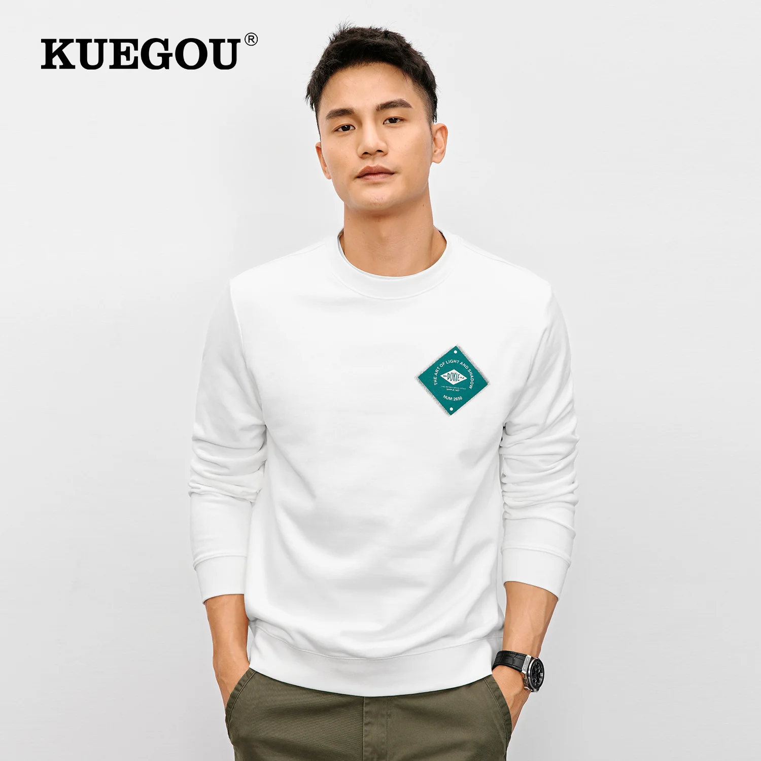 KUEGOU 2022 Spring Cotton Print Black LetteSweatshirt Men Crewneck Slim Fashion For Male Streetwear Plus Size Clothing 26123
KUEGOU 2022 Spring Cotton Print Black LetteSweatshirt Men Crewneck Slim Fashion For Male Streetwear Plus Size Clothing 26123