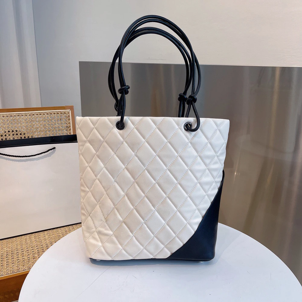 Women leather handbags large capacity shoulder bags luxury brand fashion shopping bags clutch bags for ladies
Women leather handbags large capacity shoulder bags luxury brand fashion shopping bags clutch bags for ladies