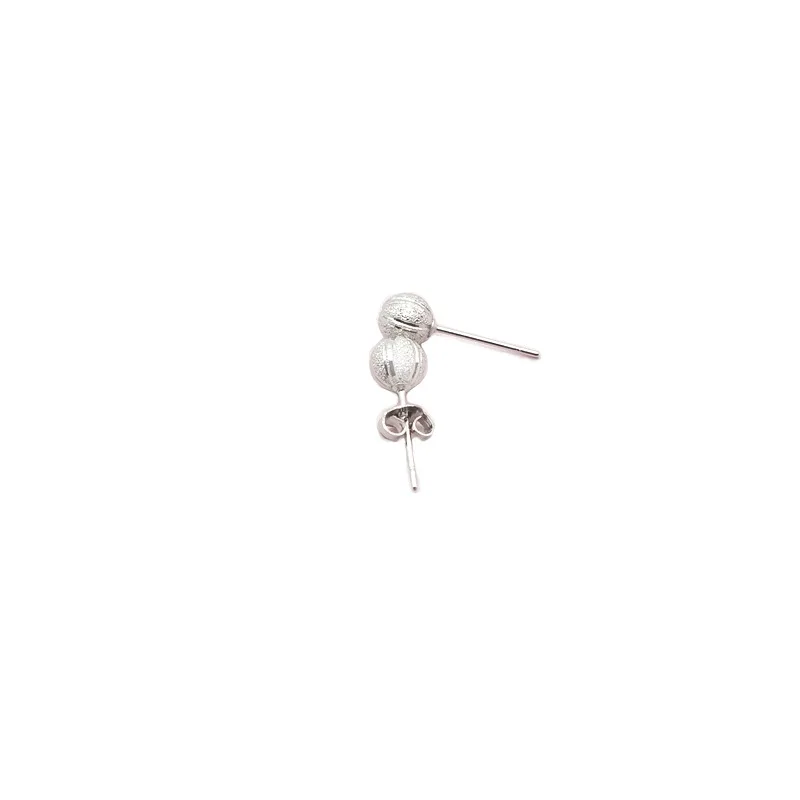 CH-1402 Simple European and American fashion silver frosted ball earrings wholesale hundred matching accessories 
CH-1402 Simple European and American fashion silver frosted ball earrings wholesale hundred matching accessories