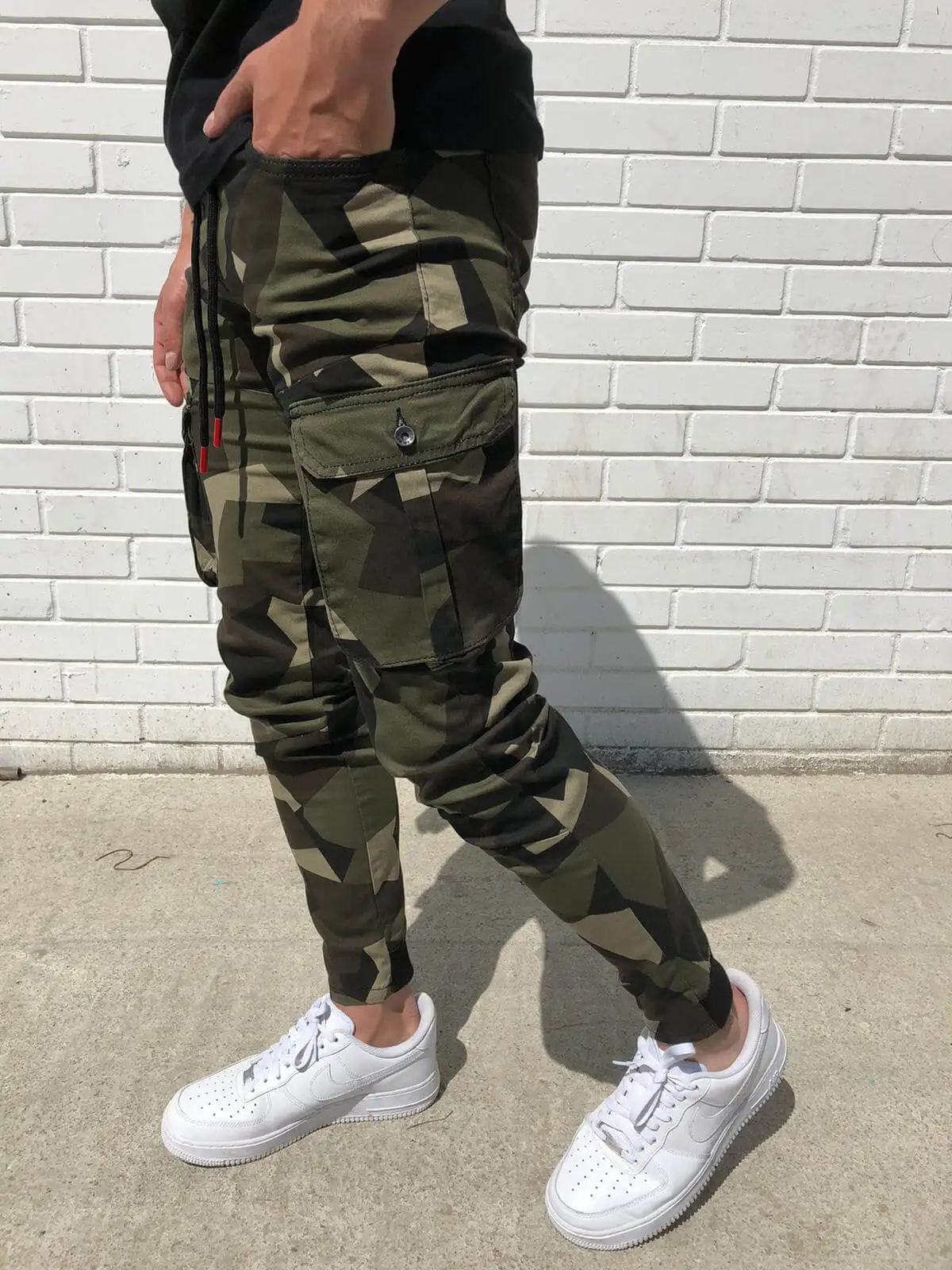 2021 New Men's Multi-Pocket Camouflage Sweatpants, Leisure, Fashion, Sports, Fitness Training Pants, Animation
2021 New Men's Multi-Pocket Camouflage Sweatpants, Leisure, Fashion, Sports, Fitness Training Pants, Animation