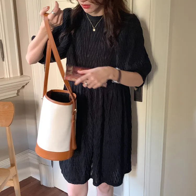 VICONE French first love, salt and sweet texture, small loose dress, short skirt.
VICONE French first love, salt and sweet texture, small loose dress, short skirt.