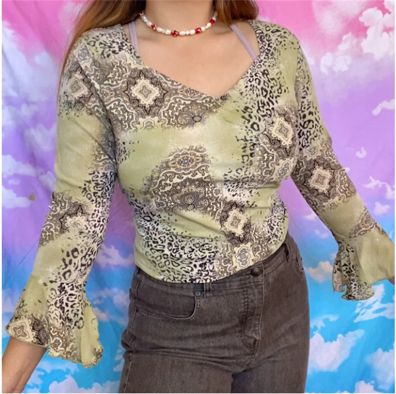 hirigin Elegant Lady Flare Sleeve Leopard Print Vintage Shirts Women Autumn V Neck Cropped Shirt Fashion Grunge Femme Y2K 2021
hirigin Elegant Lady Flare Sleeve Leopard Print Vintage Shirts Women Autumn V Neck Cropped Shirt Fashion Grunge Femme Y2K 2021