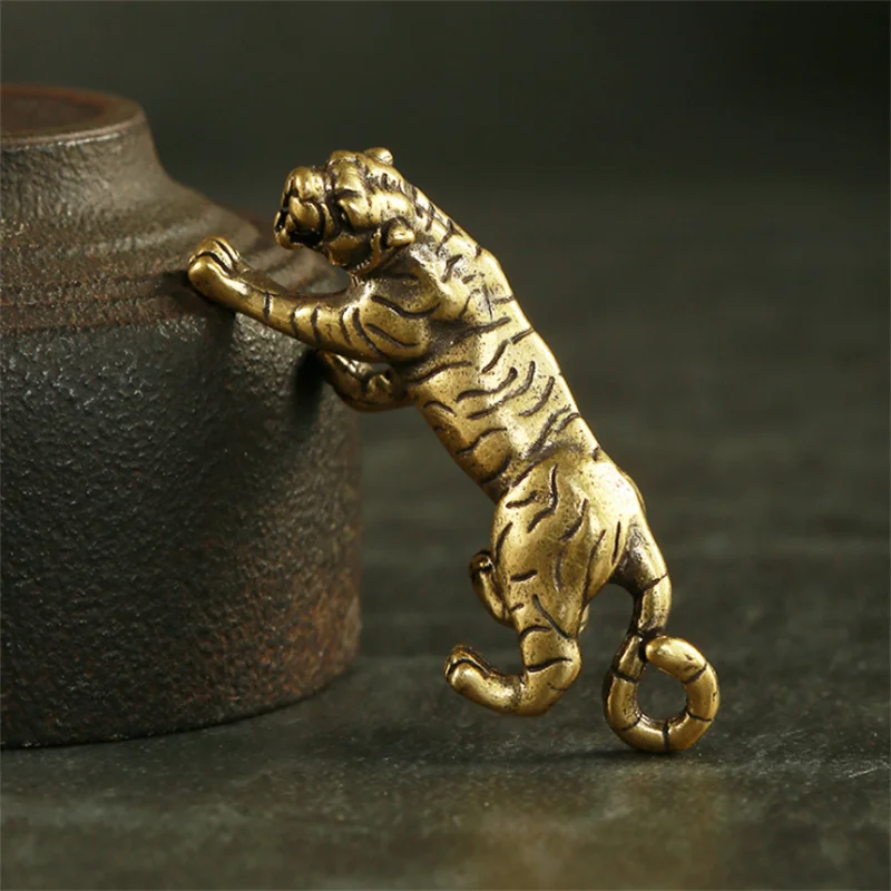 Antique Copper Tiger King Figurines Home Decor Accessories Vintage Brass Animal Mountain Ornaments Desk Decorations
Antique Copper Tiger King Figurines Home Decor Accessories Vintage Brass Animal Mountain Ornaments Desk Decorations