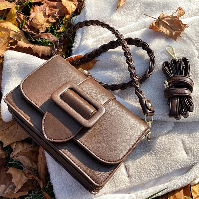 Brand Creative Designer Portable PU Leather Bag Female 2021 New Casual Fashion All-Match One-Shoulder Messenger Fashion
Brand Creative Designer Portable PU Leather Bag Female 2021 New Casual Fashion All-Match One-Shoulder Messenger Fashion