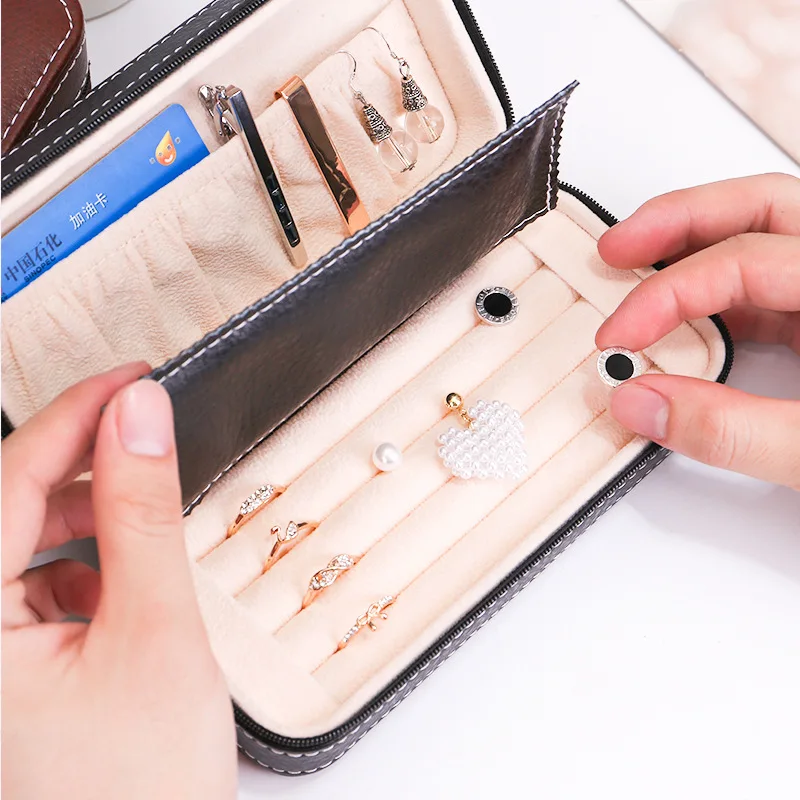 2020 Gift jewelry watch cufflinks storage pu leather box zippered sport travel portacle outdoor bag fashion cute multifunctional
2020 Gift jewelry watch cufflinks storage pu leather box zippered sport travel portacle outdoor bag fashion cute multifunctional