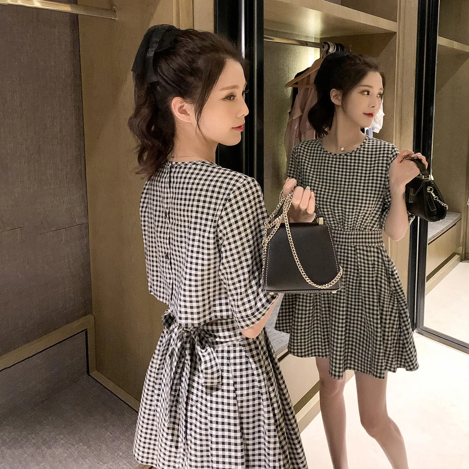 Plaid dress women 2021 new summer red skirt waist show thin short sleeve skirt popular style
Plaid dress women 2021 new summer red skirt waist show thin short sleeve skirt popular style