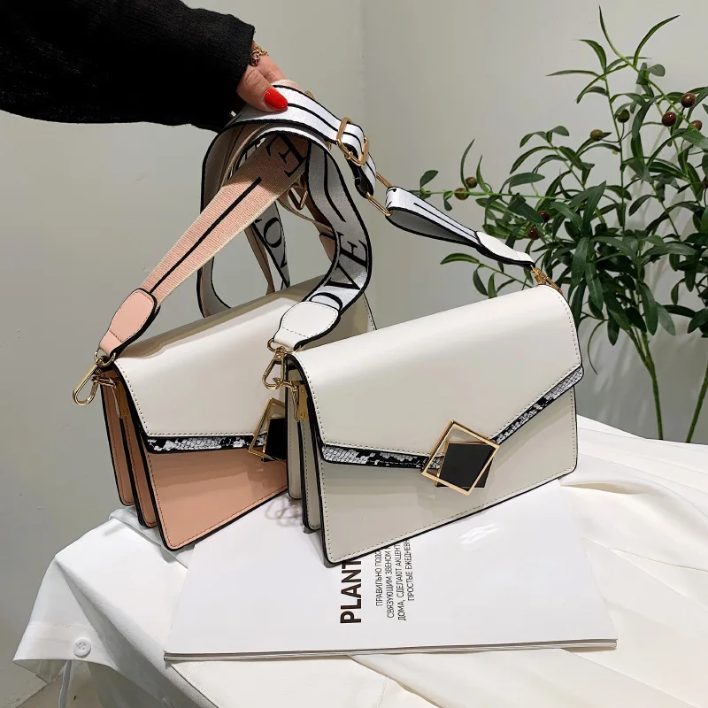 Luxury PU Chain Small Square Bag Female 2021 New Korean Style Contrast Color Flap Bag Wide Strap Fashion Twist Lock Shoulder Bag
Luxury PU Chain Small Square Bag Female 2021 New Korean Style Contrast Color Flap Bag Wide Strap Fashion Twist Lock Shoulder Bag
