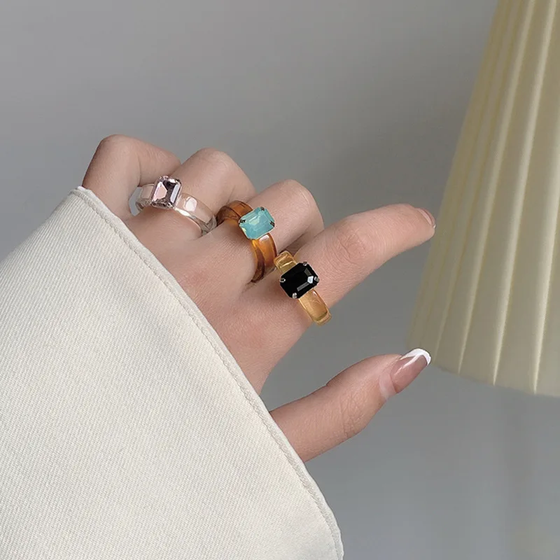 Retro Colorful Transparent Resin Acrylic Statement Rings For Women Fashion Crystal Inlay Index Finger Rings Temperament Jewelry
Retro Colorful Transparent Resin Acrylic Statement Rings For Women Fashion Crystal Inlay Index Finger Rings Temperament Jewelry