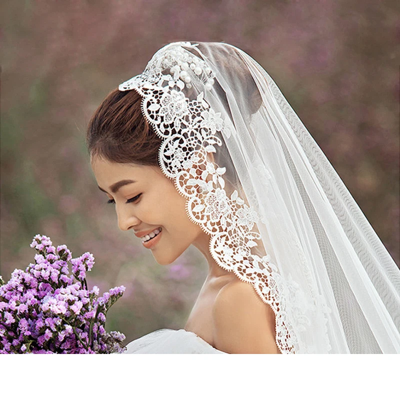 2021 Elegant One Layer Women Bridal Veil Lace Short 1.5 M Length Appliqued Edge Without Comb
2021 Elegant One Layer Women Bridal Veil Lace Short 1.5 M Length Appliqued Edge Without Comb