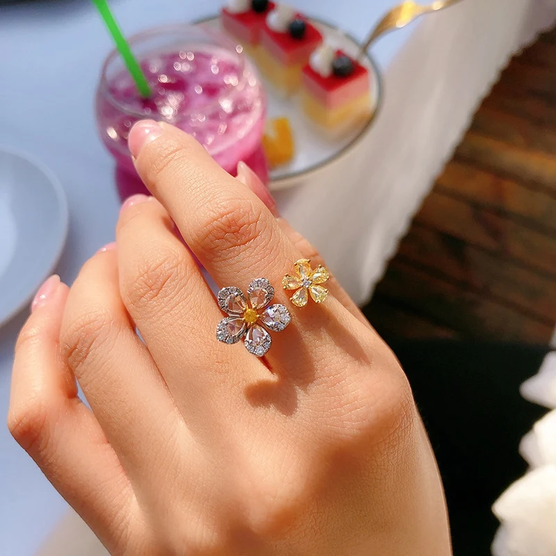 2022 Fashion Double Flower Rings Inlay AAA Cubic Zirconia Two Color Jewelry For Women Wedding Cocktail Party Luxury Accessories
2022 Fashion Double Flower Rings Inlay AAA Cubic Zirconia Two Color Jewelry For Women Wedding Cocktail Party Luxury Accessories