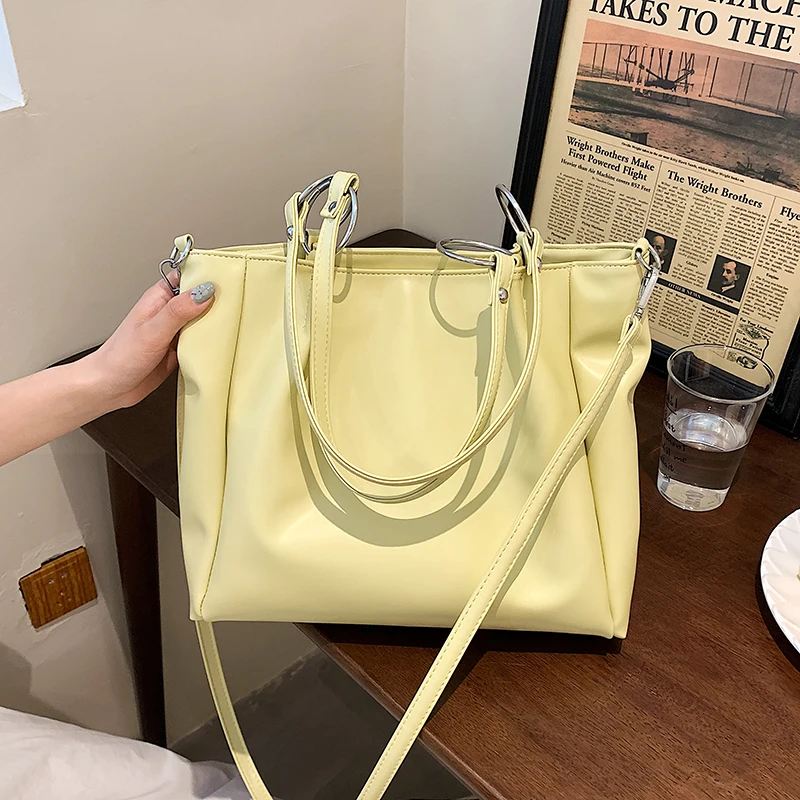 Новые универсальные модные сумки через плечо для женщин 2021, роскошная вместительная сумка через плечо, кожаные сумки высокого качества, Sac A ... 
Новые универсальные модные сумки через плечо для женщин 2021, роскошная вместительная сумка через плечо, кожаные сумки высокого качества, Sac A ...