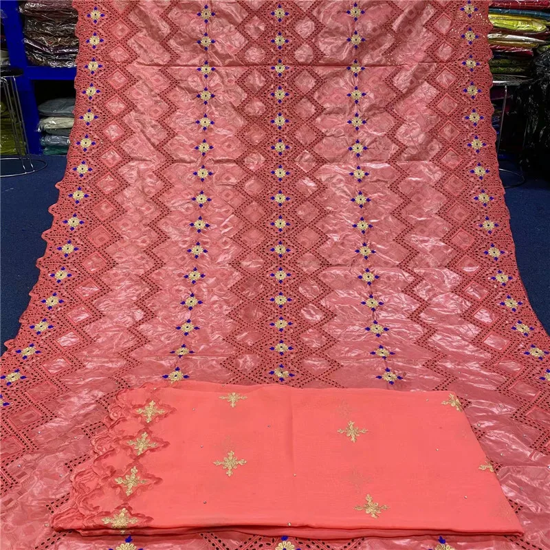 Новейшая модель 2020 года, 5 + 2 ярда, с ушками, нигерийское кружево, кружевная ткань, хорошее качество, нигерийское кружево для шитья платьев, ...
Новейшая модель 2020 года, 5 + 2 ярда, с ушками, нигерийское кружево, кружевная ткань, хорошее качество, нигерийское кружево для шитья платьев, ...