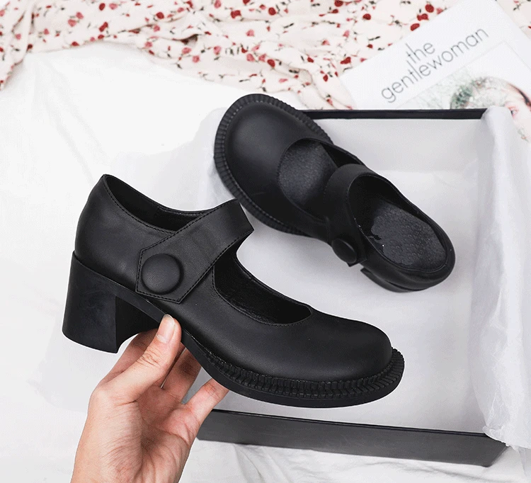 2020 Spring New Thick Heel Mary Jane Shoes Women Retro High-heeled Buckle Big Head Shoes Patent Leather Single Shoes 
2020 Spring New Thick Heel Mary Jane Shoes Women Retro High-heeled Buckle Big Head Shoes Patent Leather Single Shoes