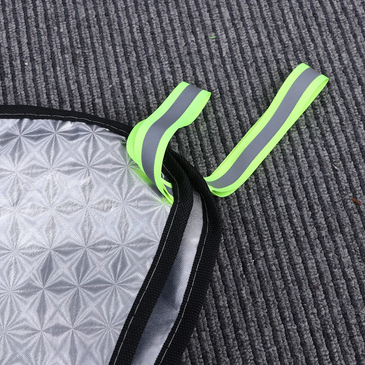 Теплоизоляционный солнцезащитный козырек для автомобилей SUV, солнцезащитный козырек внутри автомобиля, переднее ветровое стекло 
Теплоизоляционный солнцезащитный козырек для автомобилей SUV, солнцезащитный козырек внутри автомобиля, переднее ветровое стекло