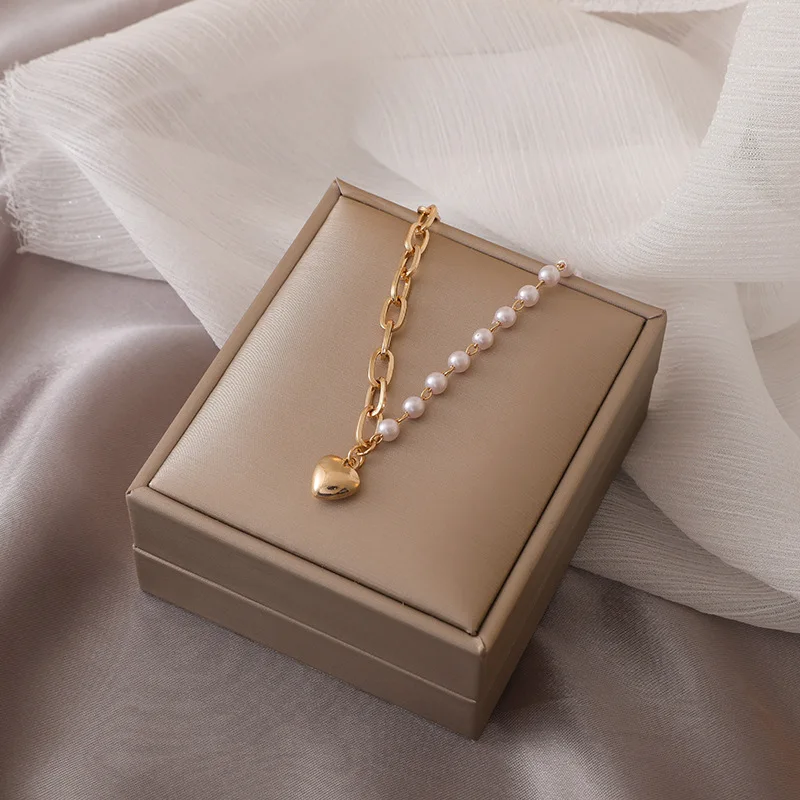 Gold Color Love Heart Pendant Necklace Korean Simple Pearls Thick Clavicle Chain Female Short Pendant for Women
Gold Color Love Heart Pendant Necklace Korean Simple Pearls Thick Clavicle Chain Female Short Pendant for Women