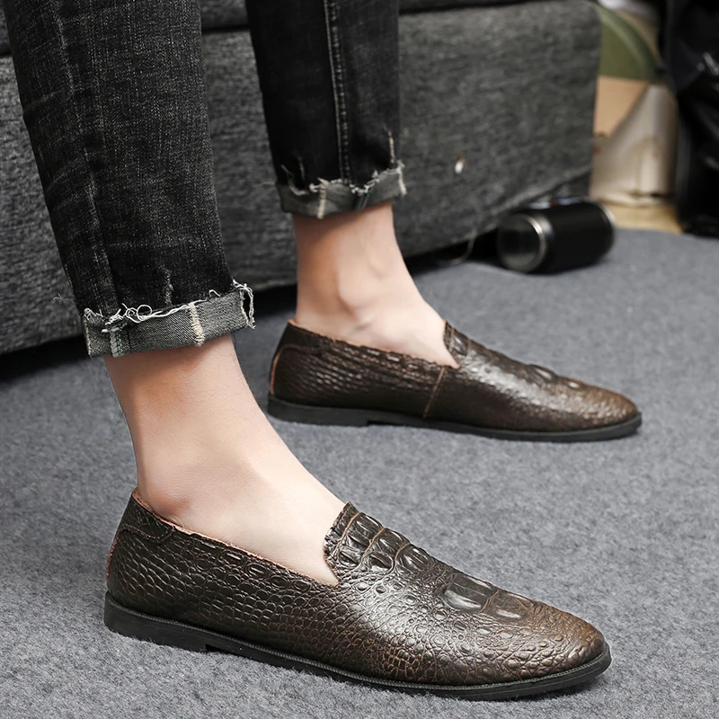 Fashion men Shoes slip on Moccasins Soft Black White Loafers genuine Leather Men Casual Shoes outdoor Comfortable Sneakers Flats
Fashion men Shoes slip on Moccasins Soft Black White Loafers genuine Leather Men Casual Shoes outdoor Comfortable Sneakers Flats
