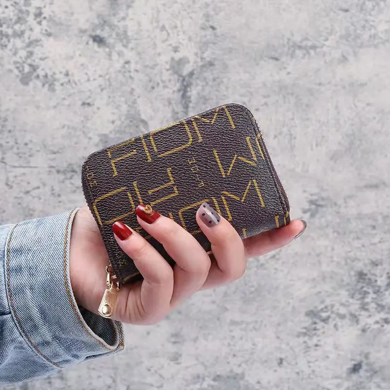 New Women Wallet Small Bee Letter Printing Style Card Bag Zipper Wallet Temperament Ladies Handbag Hot Sale
New Women Wallet Small Bee Letter Printing Style Card Bag Zipper Wallet Temperament Ladies Handbag Hot Sale