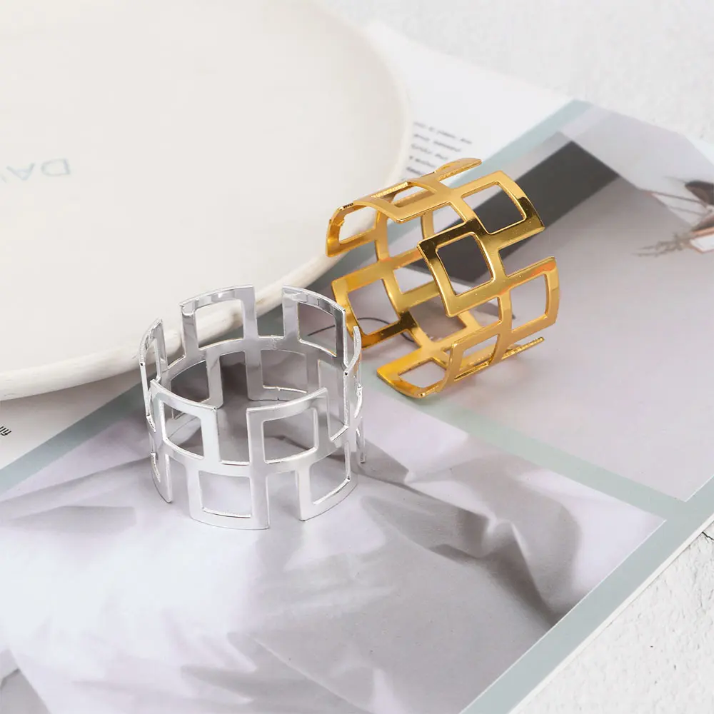 Hollow Napkin Ring Simple Style Napkin Button Holiday Party Wedding Restaurant Home Exquisite Table Setting Decoration
Hollow Napkin Ring Simple Style Napkin Button Holiday Party Wedding Restaurant Home Exquisite Table Setting Decoration