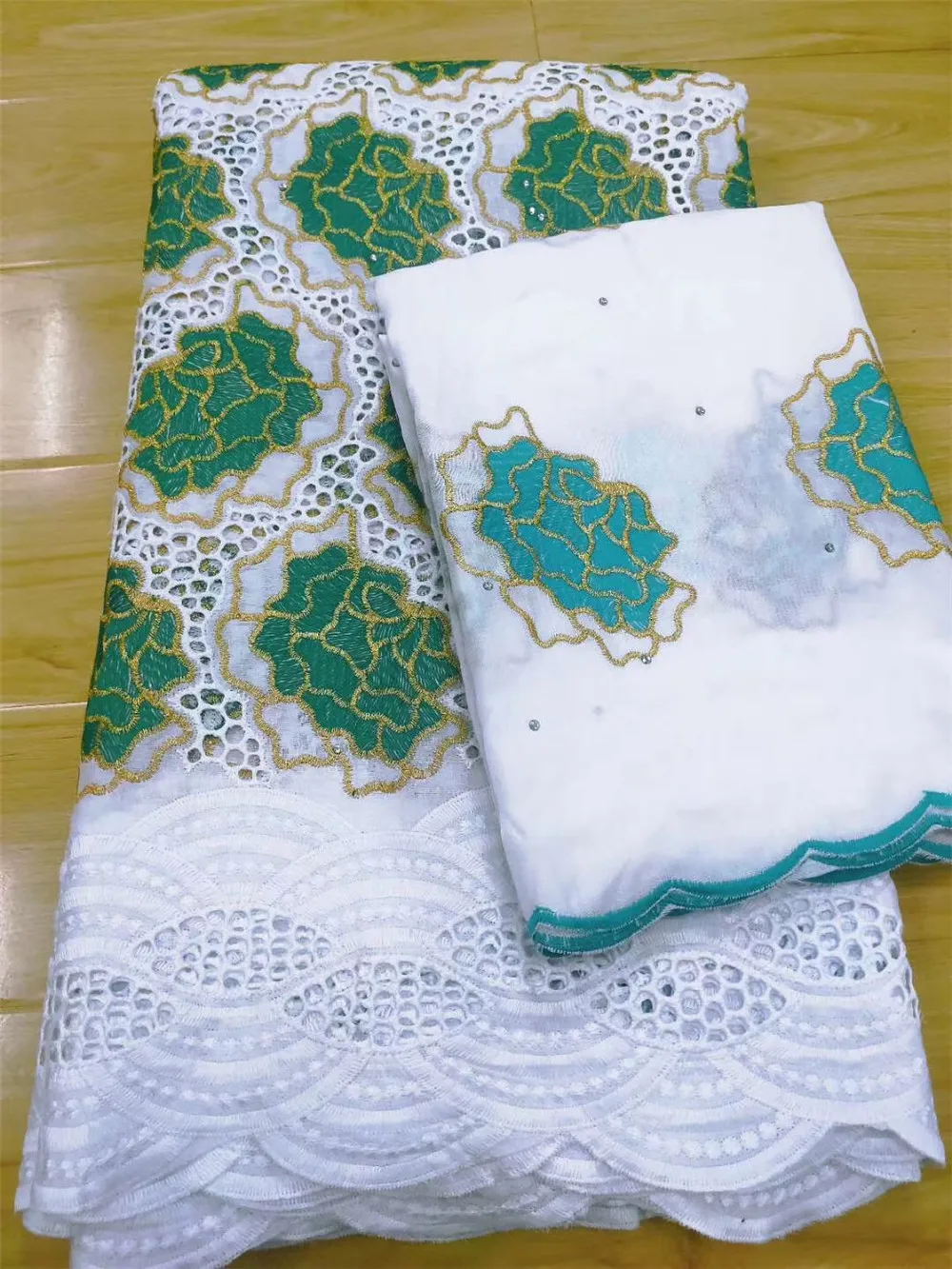 Wholesale White Swiss Voile Laces Switzerland African Dry Cotton Lace Fabric 2020 Dubai Fabric For Wedding Dress 5+2Yards/Lot FS 
Wholesale White Swiss Voile Laces Switzerland African Dry Cotton Lace Fabric 2020 Dubai Fabric For Wedding Dress 5+2Yards/Lot FS