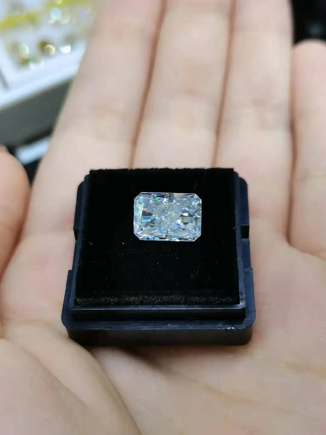 3x5-8x11mm D VVS1 Reddit Crushed Ice Radiant Cut Hot Loose Gemstones Moissanite Factory Supplier Pass GRA Moissanite Tester
3x5-8x11mm D VVS1 Reddit Crushed Ice Radiant Cut Hot Loose Gemstones Moissanite Factory Supplier Pass GRA Moissanite Tester