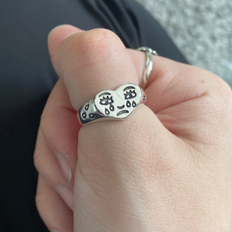 Retro Love Crying Face Adjustable Design Ring For Women Simple Ancient Silver Color Geometric Sad Tears Faces Open Finger Ring 
Retro Love Crying Face Adjustable Design Ring For Women Simple Ancient Silver Color Geometric Sad Tears Faces Open Finger Ring
