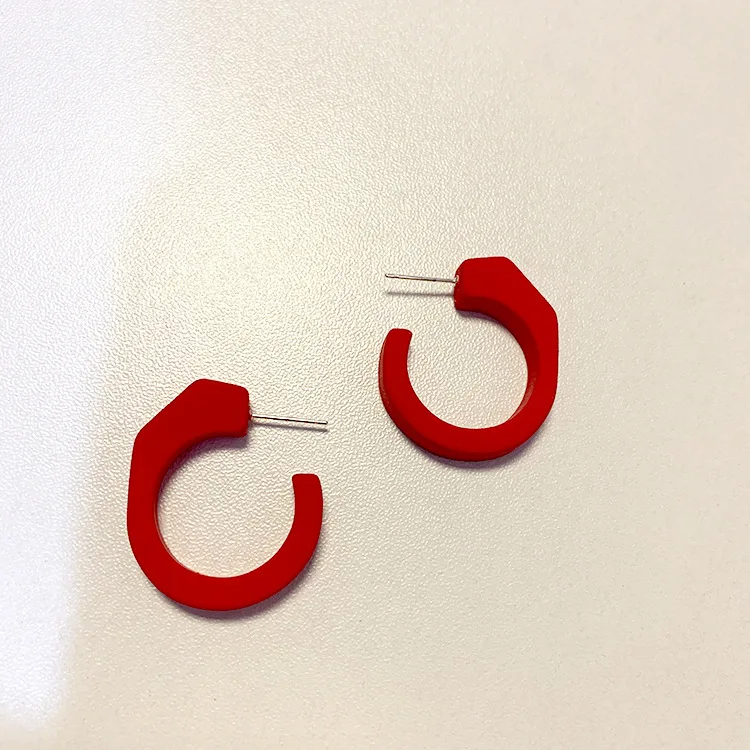 Women's Exaggerated Red Resin Earring Ladies Korean Style C-Shaped Earrings for Female Fashion Jewelry 2021
Women's Exaggerated Red Resin Earring Ladies Korean Style C-Shaped Earrings for Female Fashion Jewelry 2021