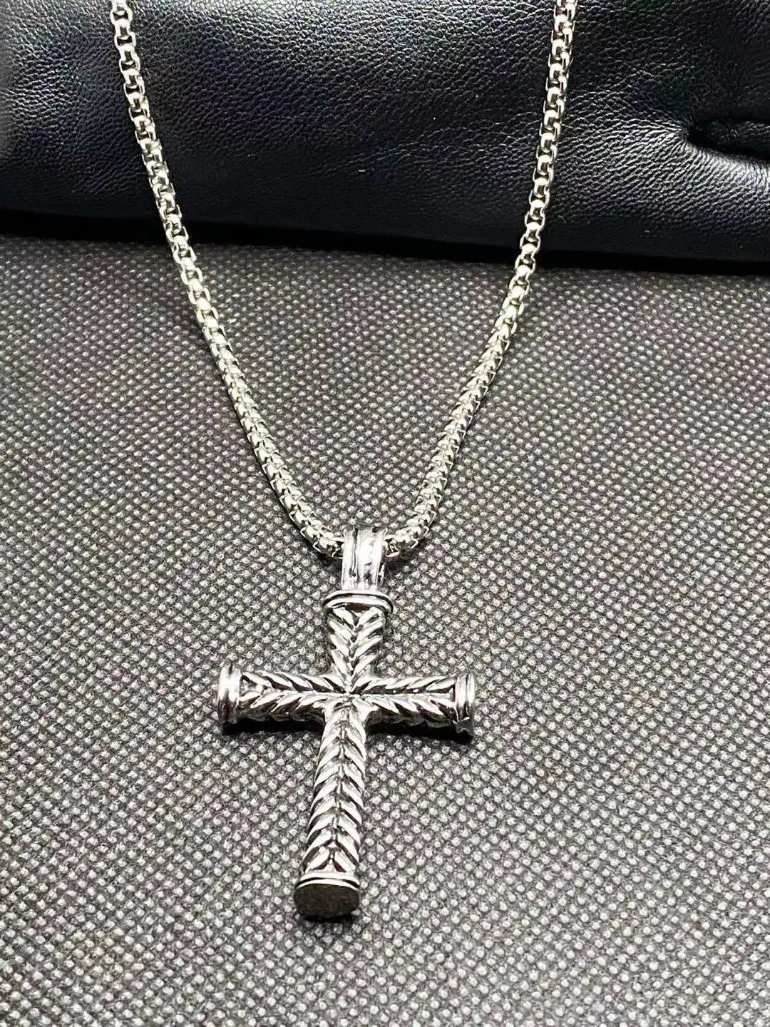 Disco dancing hip-hop necklace pendant street inshiphop European style, fashion exquisite necklace, young people's favorite 
Disco dancing hip-hop necklace pendant street inshiphop European style, fashion exquisite necklace, young people's favorite