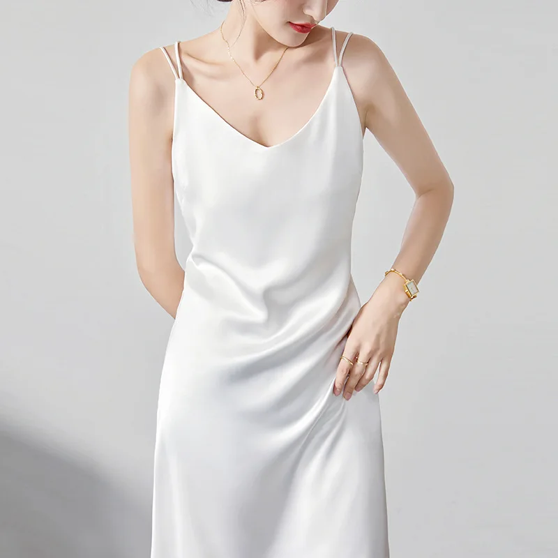 Fashion Slim Silk Suspender Skirt Mid-Length Bottoming White Inner Wear Temperament Long Skirt
Fashion Slim Silk Suspender Skirt Mid-Length Bottoming White Inner Wear Temperament Long Skirt