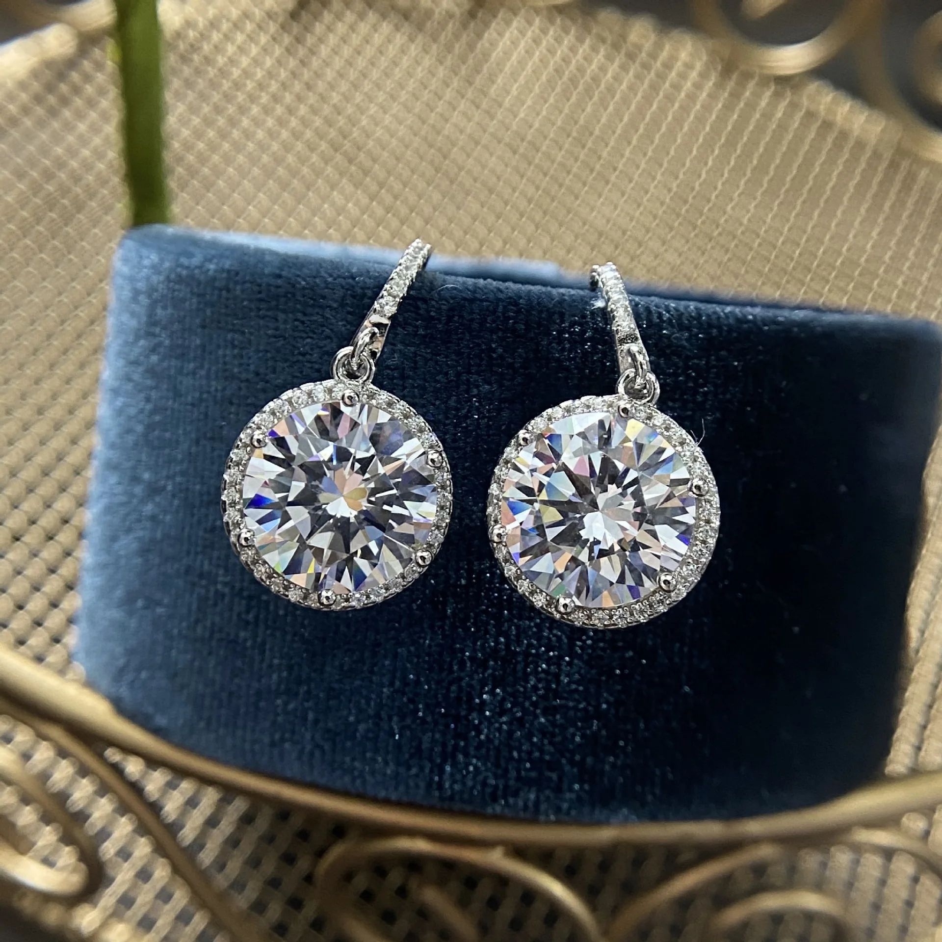 Solid 925 Sterling Silver 11MM Round Cut Simulated Moissanite 5A Zircon Wedding Clip Earrings for Women Drop Shipping
Solid 925 Sterling Silver 11MM Round Cut Simulated Moissanite 5A Zircon Wedding Clip Earrings for Women Drop Shipping