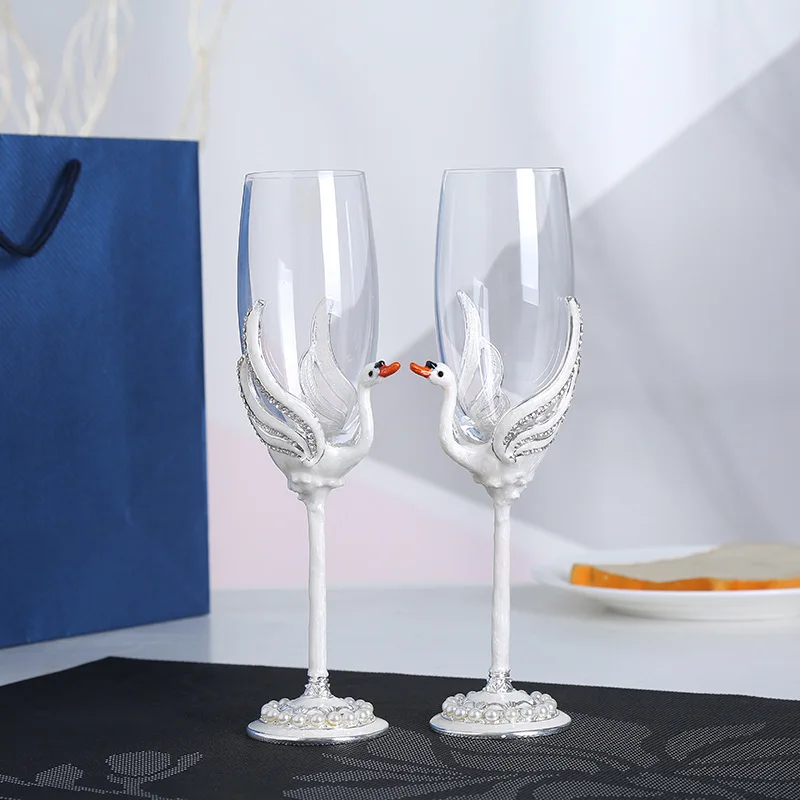Creative White Swan Wine Glass Customized Champagne Gift Cup Creative Red Wine Glass in Europe and America.
Creative White Swan Wine Glass Customized Champagne Gift Cup Creative Red Wine Glass in Europe and America.