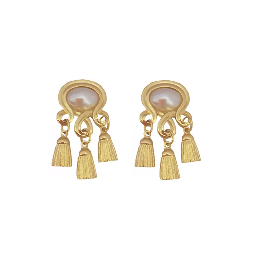 Drop earrings Baroque tassel earrings women's accessories gifts 2021 earring trends for good friends
Drop earrings Baroque tassel earrings women's accessories gifts 2021 earring trends for good friends