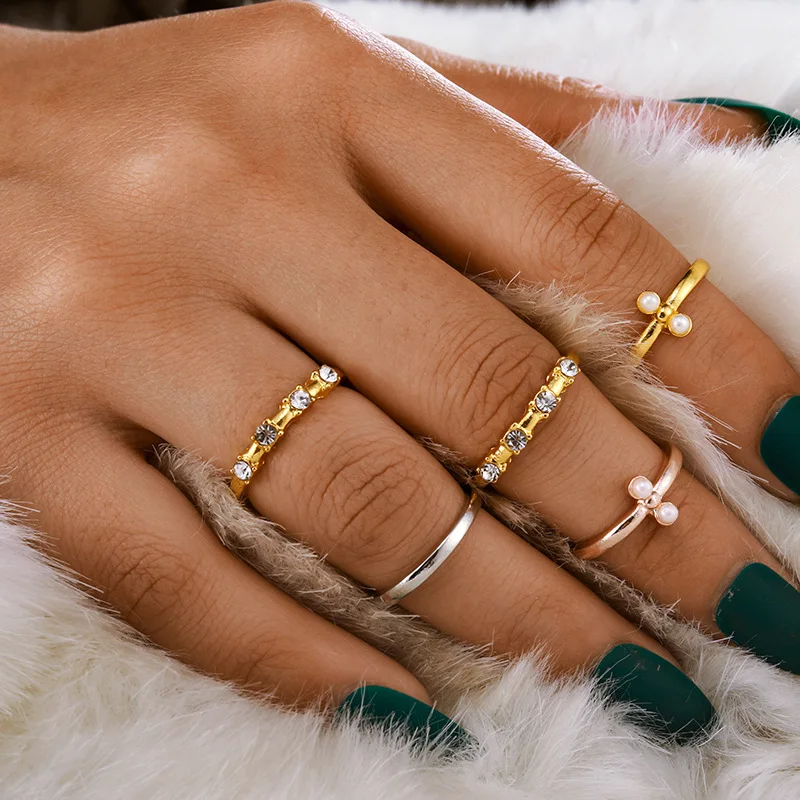 5Pcs New Fashion Simple Style Gold Color Clear Crystal Ring for Women Wedding Party Jewlery Finger Rings Set Women Accessories
5Pcs New Fashion Simple Style Gold Color Clear Crystal Ring for Women Wedding Party Jewlery Finger Rings Set Women Accessories