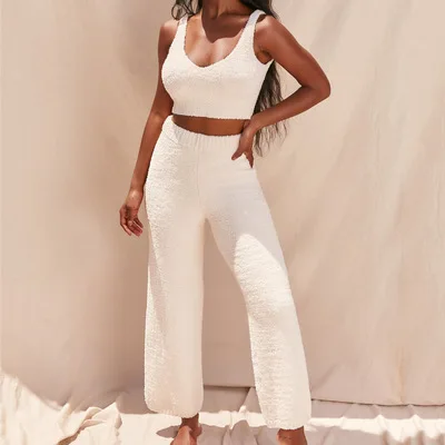 2021 plush sweater home suit female V-neck umbilical vest trousers two-piece suit
2021 plush sweater home suit female V-neck umbilical vest trousers two-piece suit