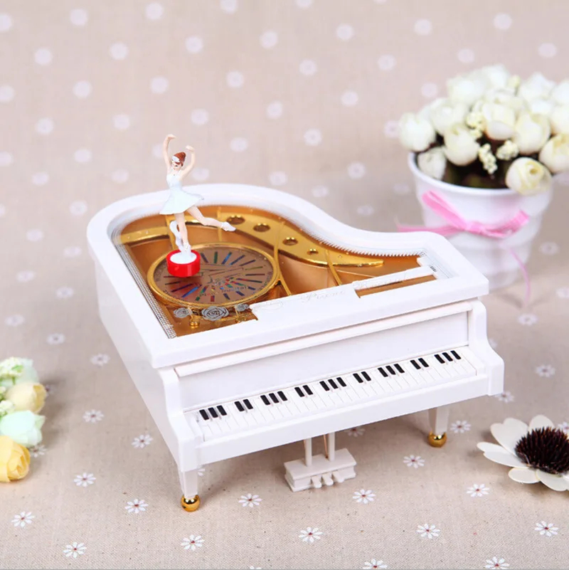 Piano Music Box Creative Friends Couple Birthday Gift Hand Cranked Rotating Girl's Music Box DIY Musical Movement Music Case
Piano Music Box Creative Friends Couple Birthday Gift Hand Cranked Rotating Girl's Music Box DIY Musical Movement Music Case