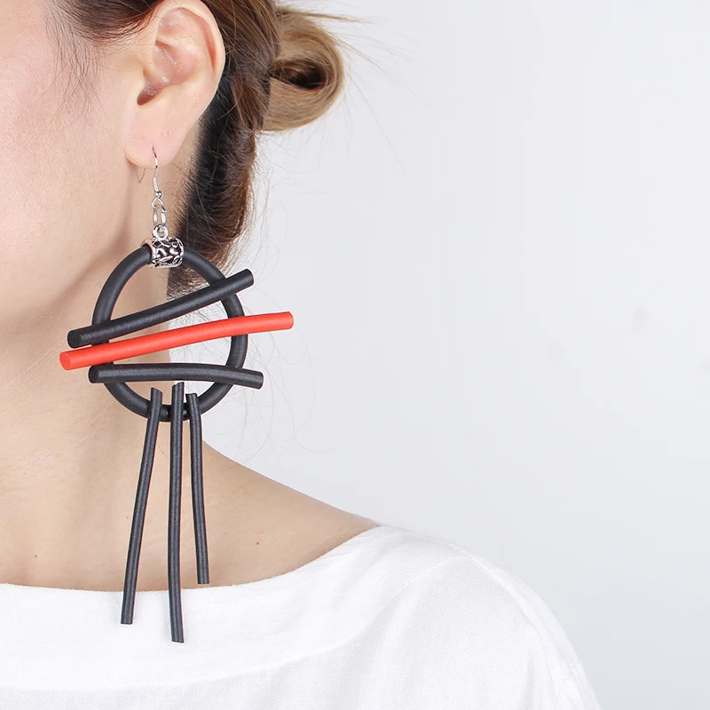 YD&YDBZ Irregular Shape Big Drop Earrings Women Strange Red Rubber Circle Hanging Earring Gothic Wedding Accessories Wholesale
YD&YDBZ Irregular Shape Big Drop Earrings Women Strange Red Rubber Circle Hanging Earring Gothic Wedding Accessories Wholesale