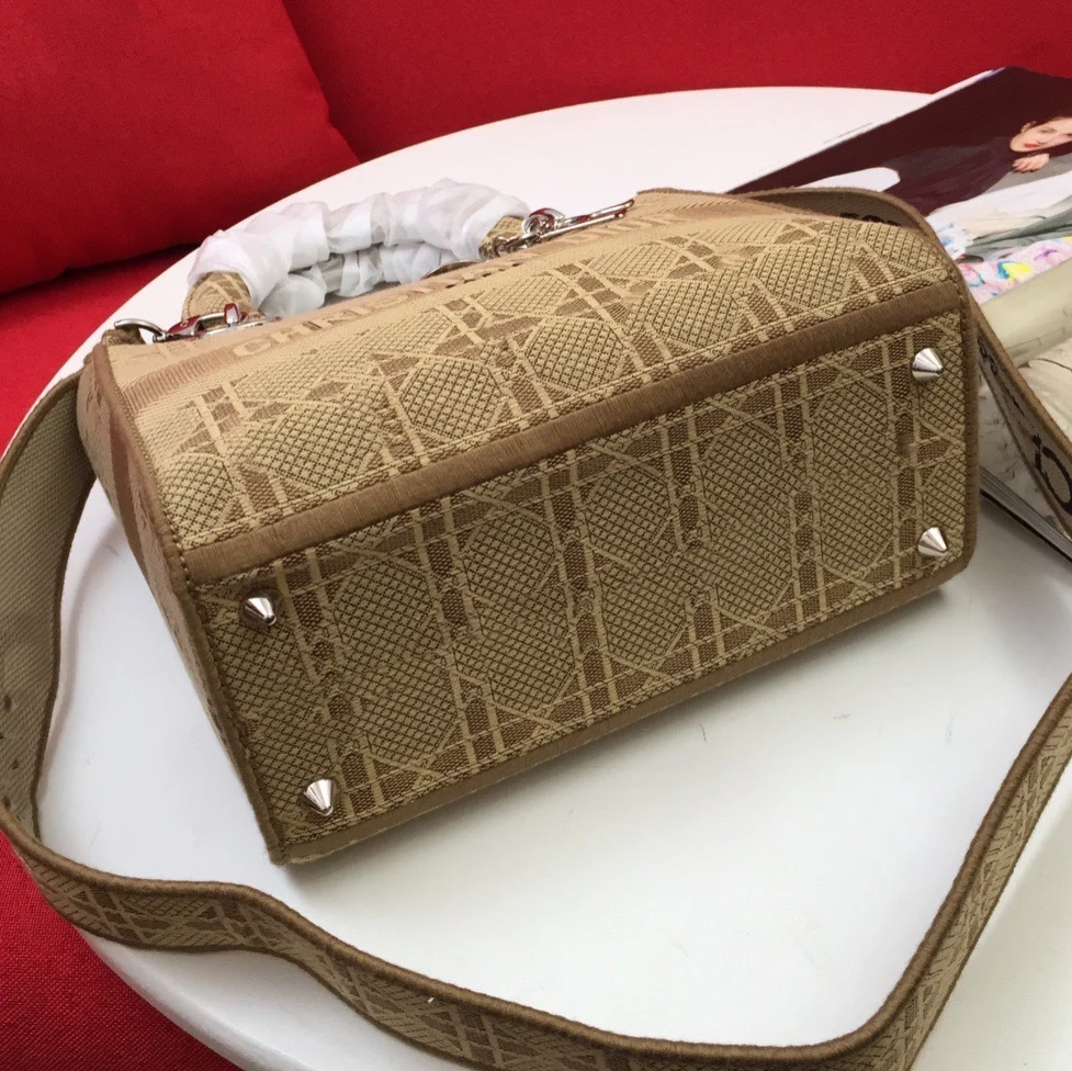 2020charei fashion Korean version of handbag for female Joggings ringer chain bag leather cross-body one-shoulder handbag
2020charei fashion Korean version of handbag for female Joggings ringer chain bag leather cross-body one-shoulder handbag