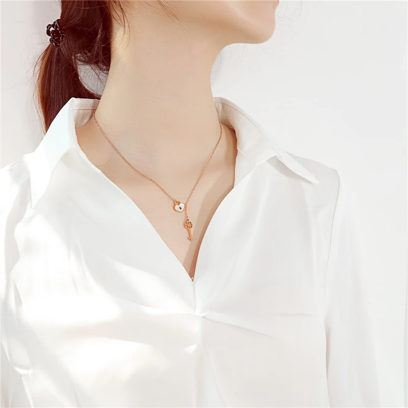 Korean Fashion Simple Stylish Stainless Steel Necklaces For Women 46CM Personalized Lock Key Clavicle Chain Pendants Jewelry
Korean Fashion Simple Stylish Stainless Steel Necklaces For Women 46CM Personalized Lock Key Clavicle Chain Pendants Jewelry