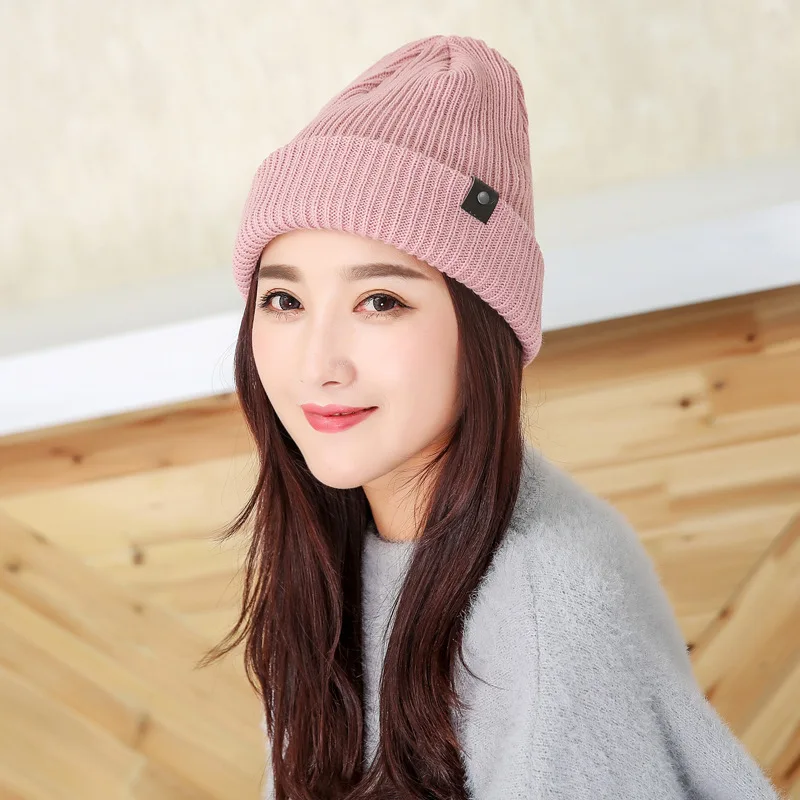 New Trend of Classic Men and Women Iron Buckle Couple Knit Hats Autumn and Winter Fashion Woolen Caps Caps 
New Trend of Classic Men and Women Iron Buckle Couple Knit Hats Autumn and Winter Fashion Woolen Caps Caps