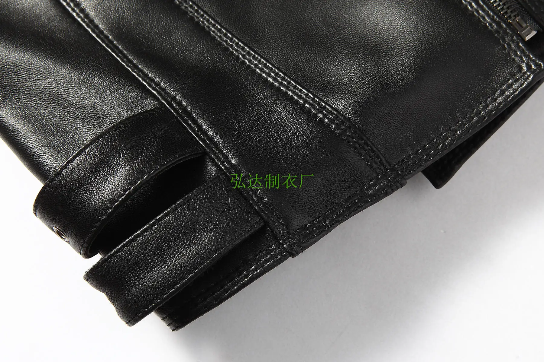 Plus Size Genuine Leather Jacket Women Slim Short Basic Zipper Sheepskin Leather Jackets Black Lapel Motorcycle Streetwear Coat
Plus Size Genuine Leather Jacket Women Slim Short Basic Zipper Sheepskin Leather Jackets Black Lapel Motorcycle Streetwear Coat