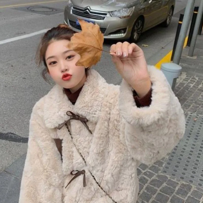 Imitation Rabbit Plush Fur Winter Thick Loose Korean Bowknot Bow Short Lamb Furry Jacket Women Kawaii Jaqueta Feminina Chaquetas
Imitation Rabbit Plush Fur Winter Thick Loose Korean Bowknot Bow Short Lamb Furry Jacket Women Kawaii Jaqueta Feminina Chaquetas