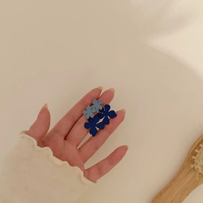 2021 Spring Summer Contrast Blue Flower Drop Earrings Fresh Simple Trendy Korean Fashion Hanging Dangle Spray Paint Ear Jewelry
2021 Spring Summer Contrast Blue Flower Drop Earrings Fresh Simple Trendy Korean Fashion Hanging Dangle Spray Paint Ear Jewelry